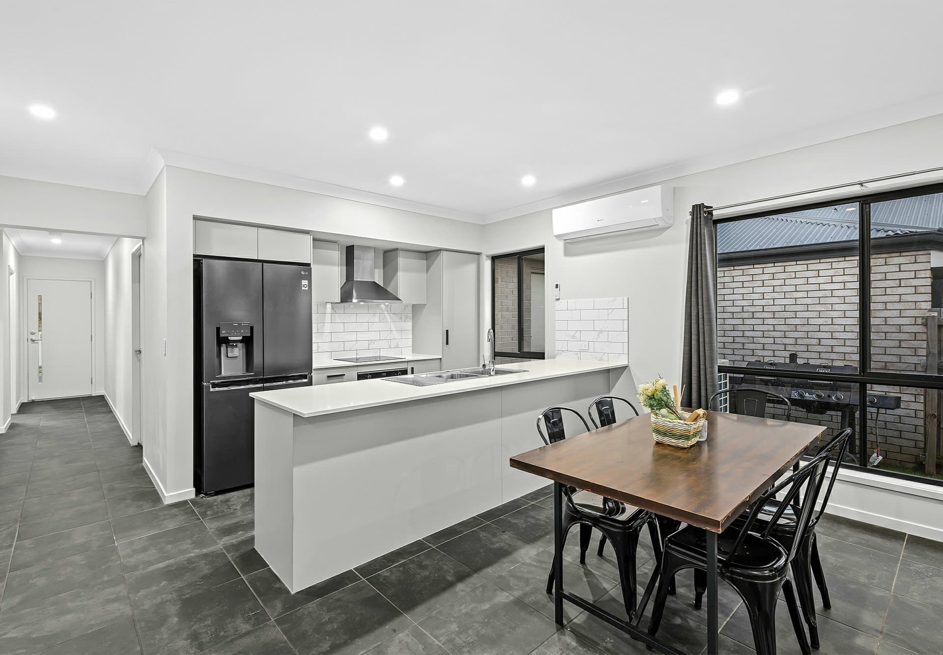 21 Ironbark Avenue, Park Ridge, Park Ridge - Thumbnail 3