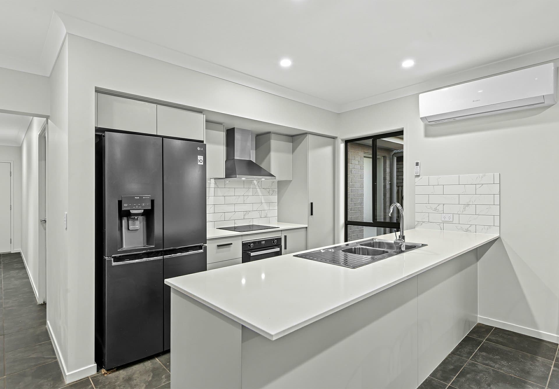 21 Ironbark Avenue, Park Ridge, Park Ridge - Thumbnail 4