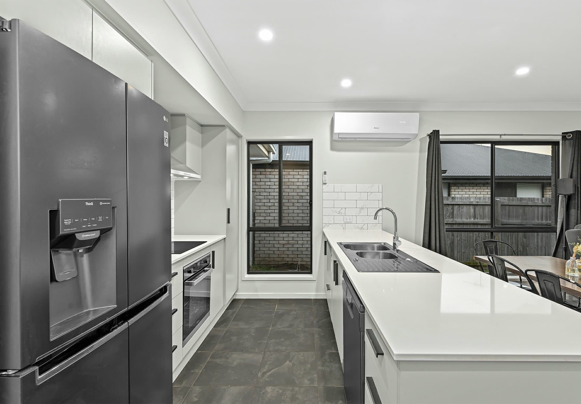 21 Ironbark Avenue, Park Ridge, Park Ridge - Thumbnail 5