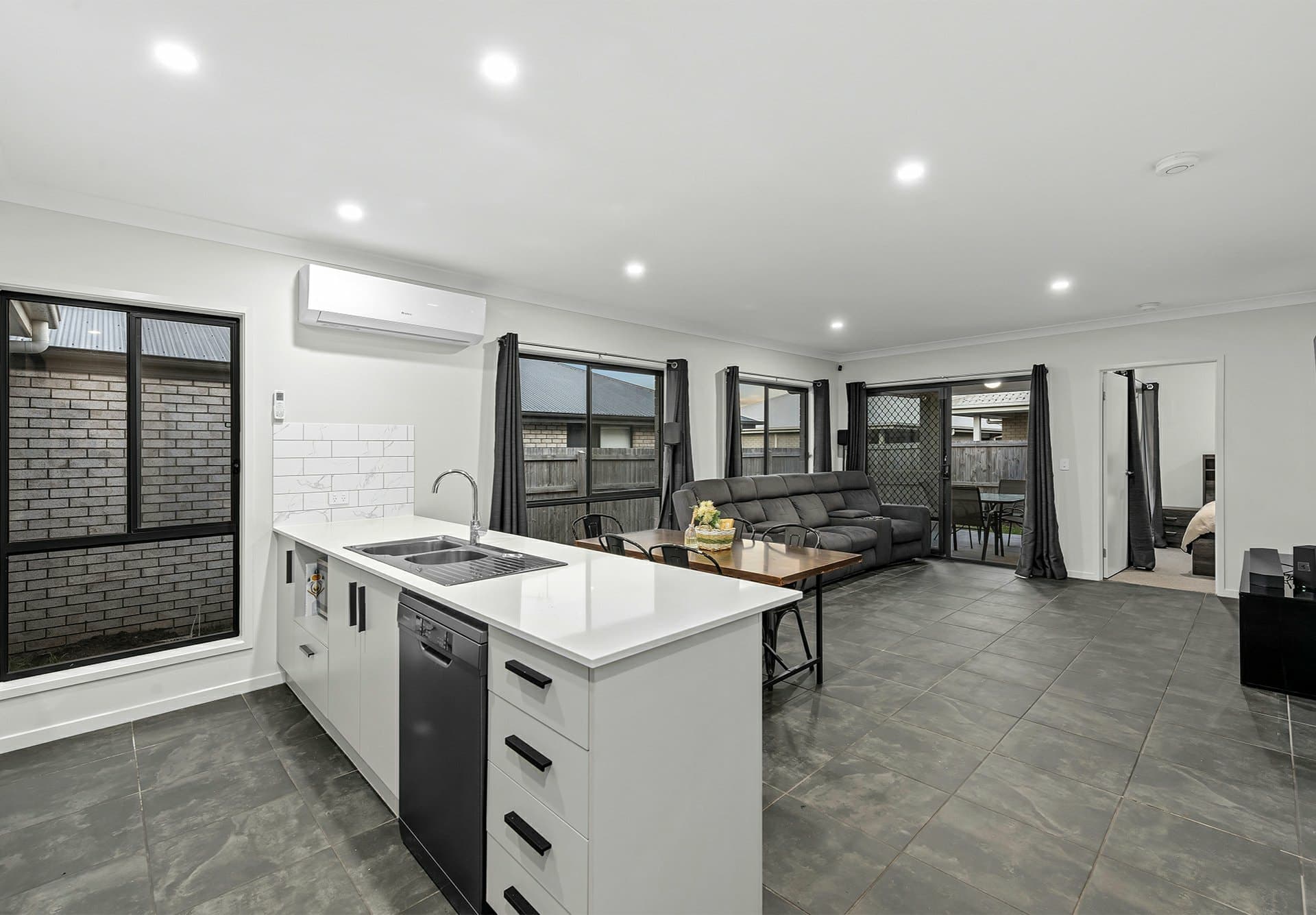 21 Ironbark Avenue, Park Ridge, Park Ridge - Thumbnail 6