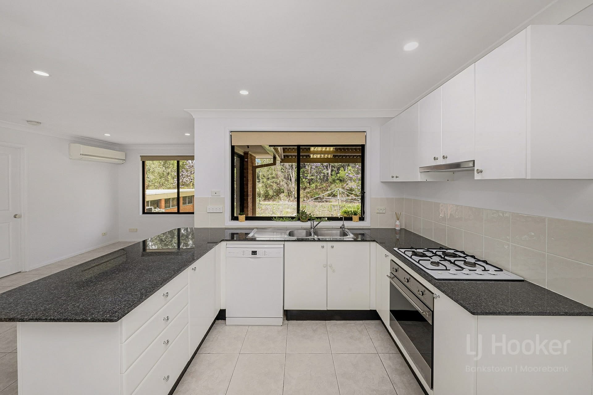 94 Renton Avenue, Moorebank, Moorebank - Thumbnail 3
