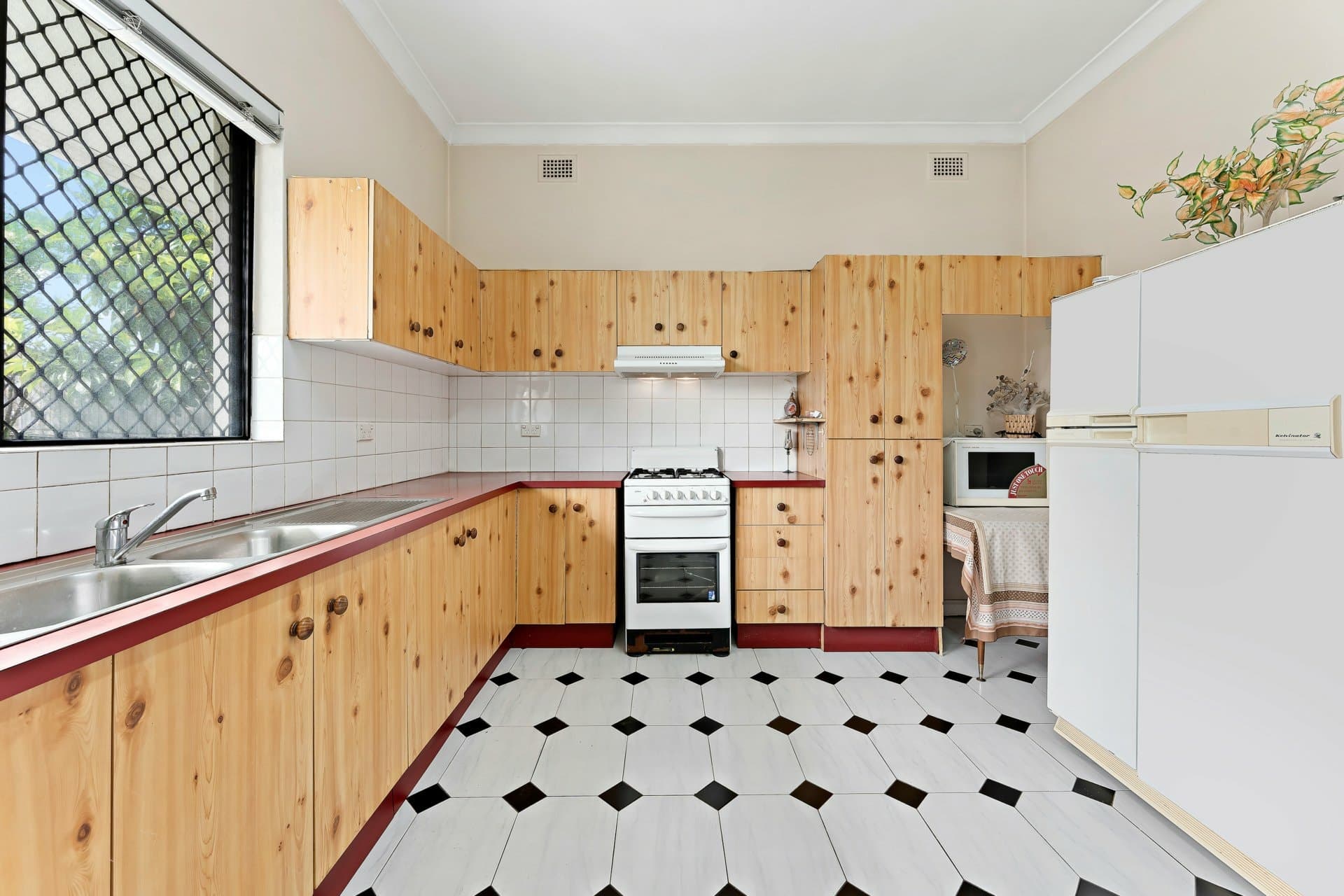 46 Shaftesbury Road, Burwood, Burwood - Thumbnail 3