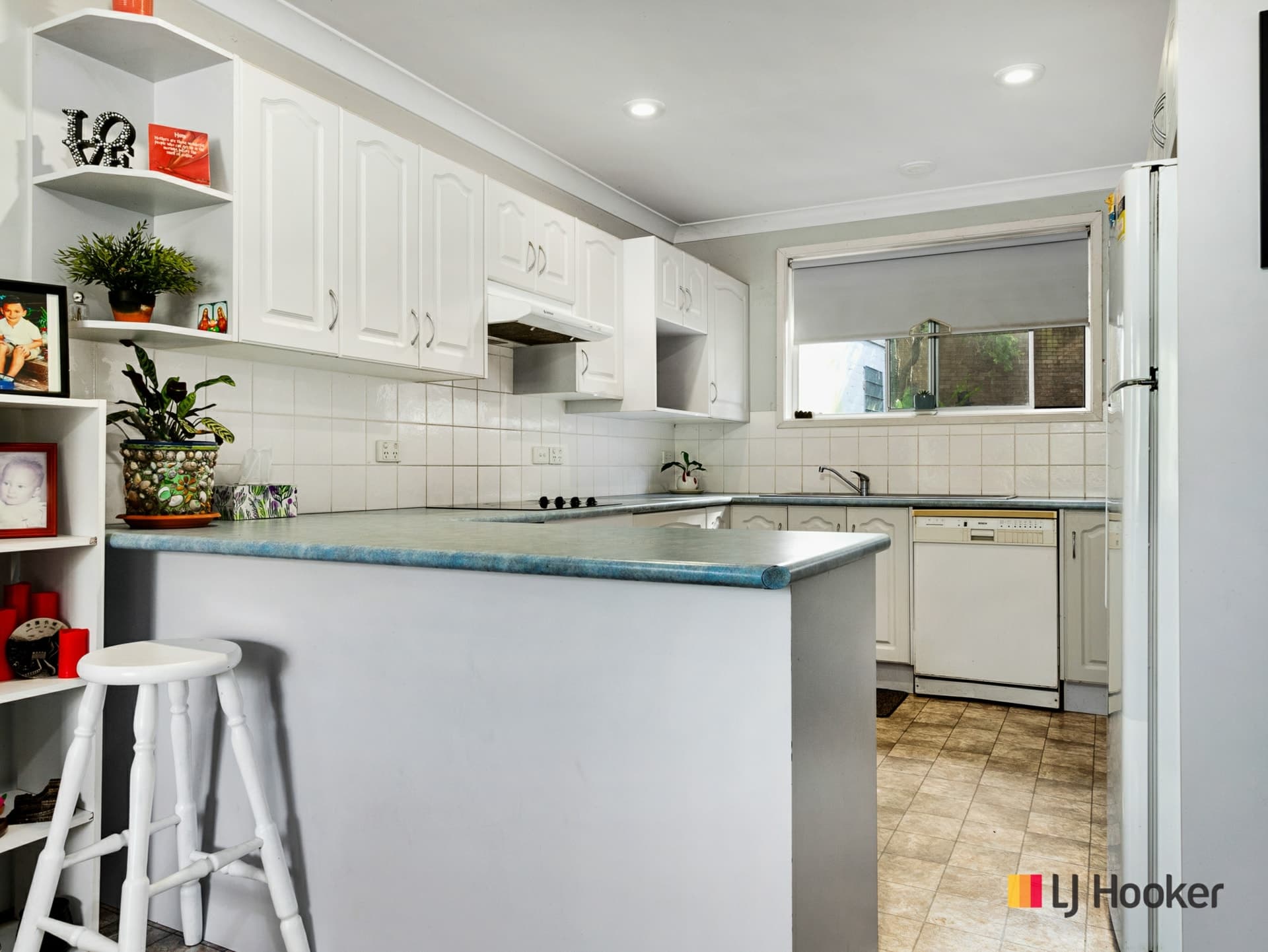 17 Pleasurelea Drive, Sunshine Bay, Sunshine Bay - Thumbnail 4