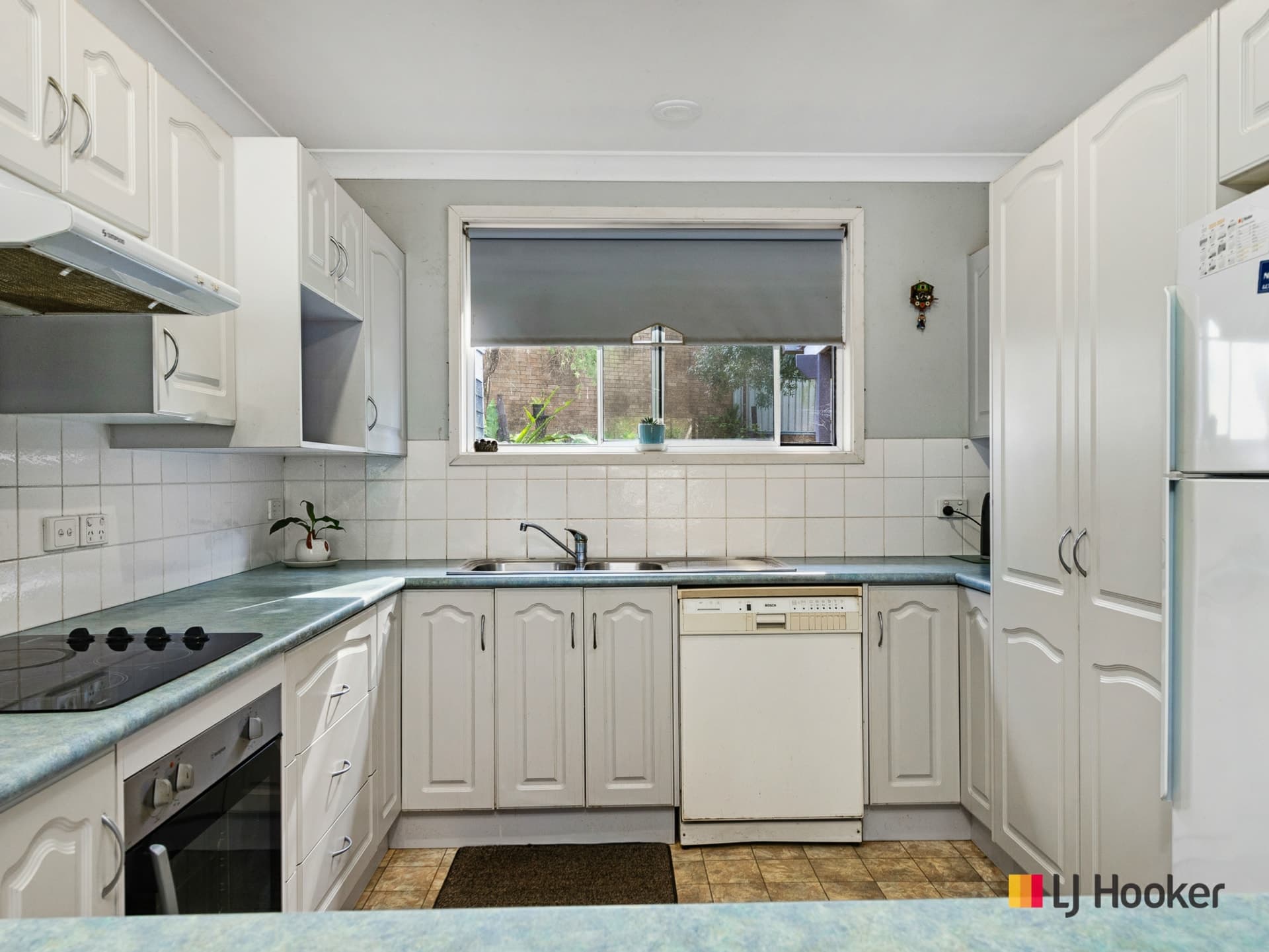 17 Pleasurelea Drive, Sunshine Bay, Sunshine Bay - Thumbnail 5