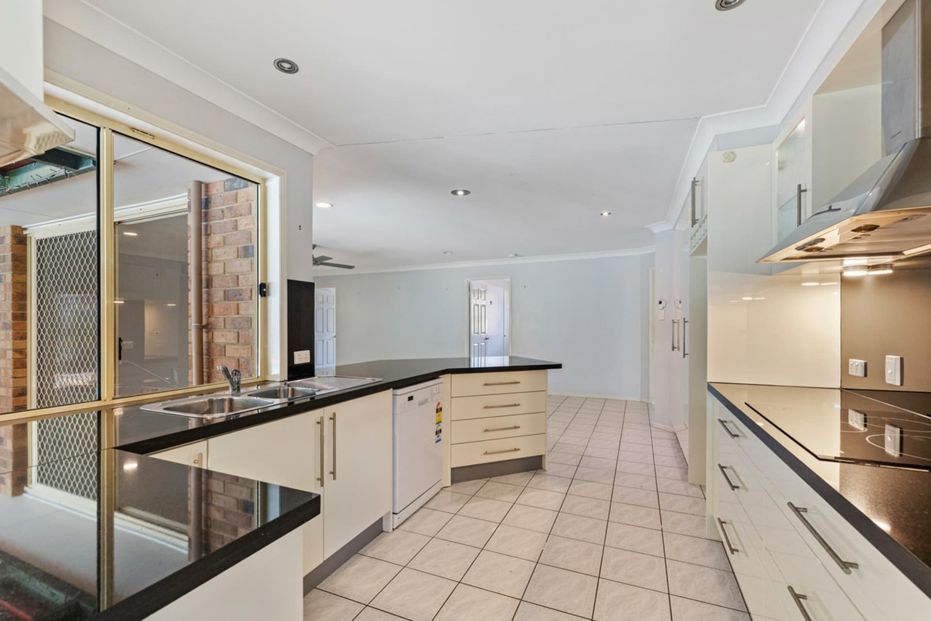 5 Day Court, Wellington Point, Wellington Point - Thumbnail 4