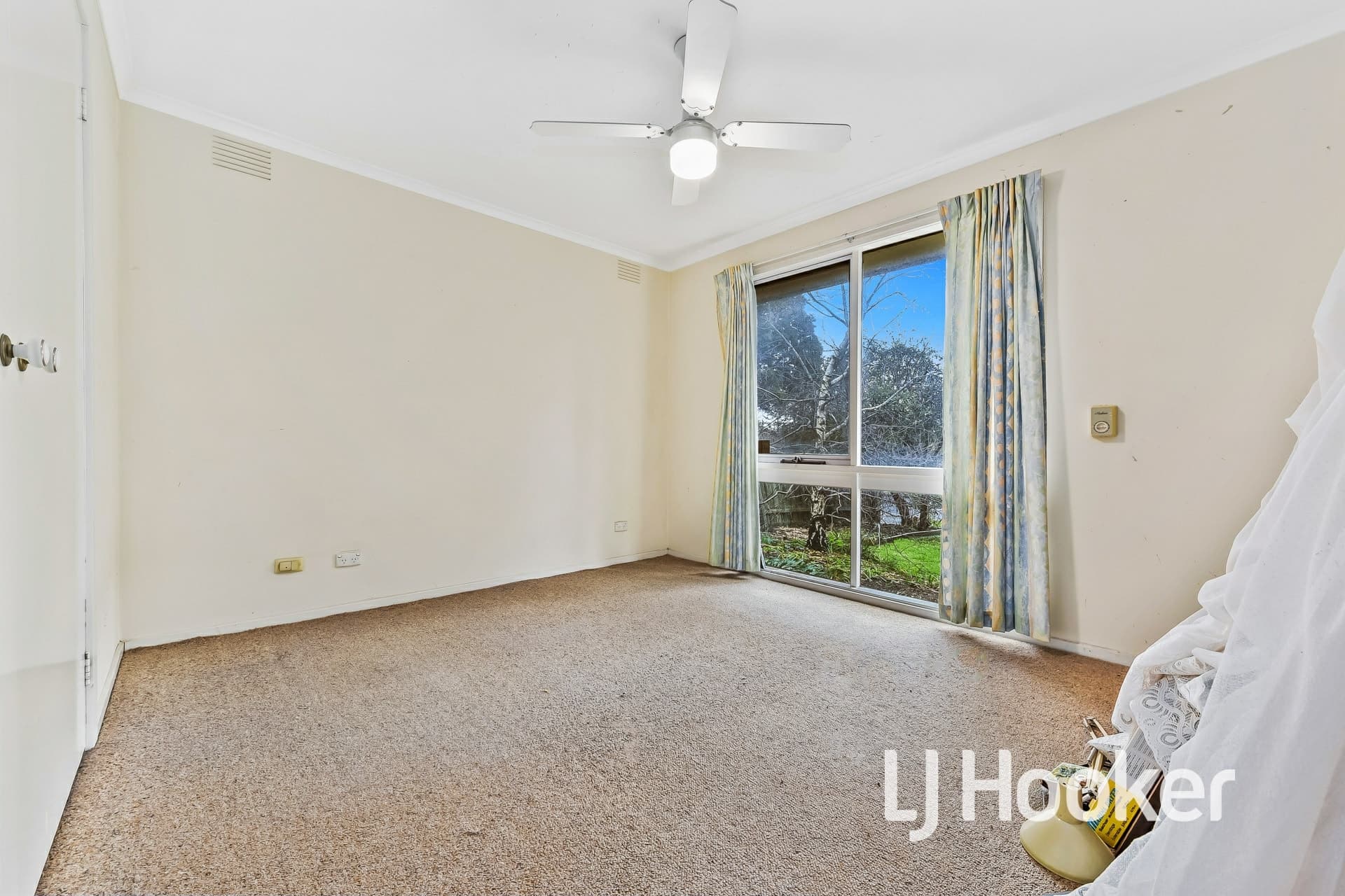 8 Gillespie Court, Cranbourne North, Cranbourne North - Thumbnail 6