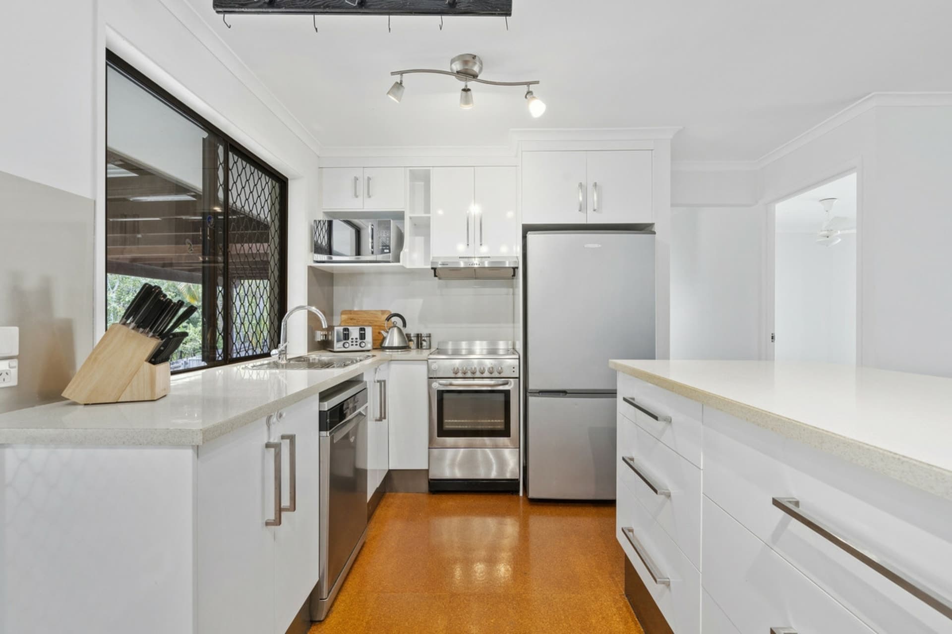 9 Orlando Court, Highland Park, Highland Park - Thumbnail 8