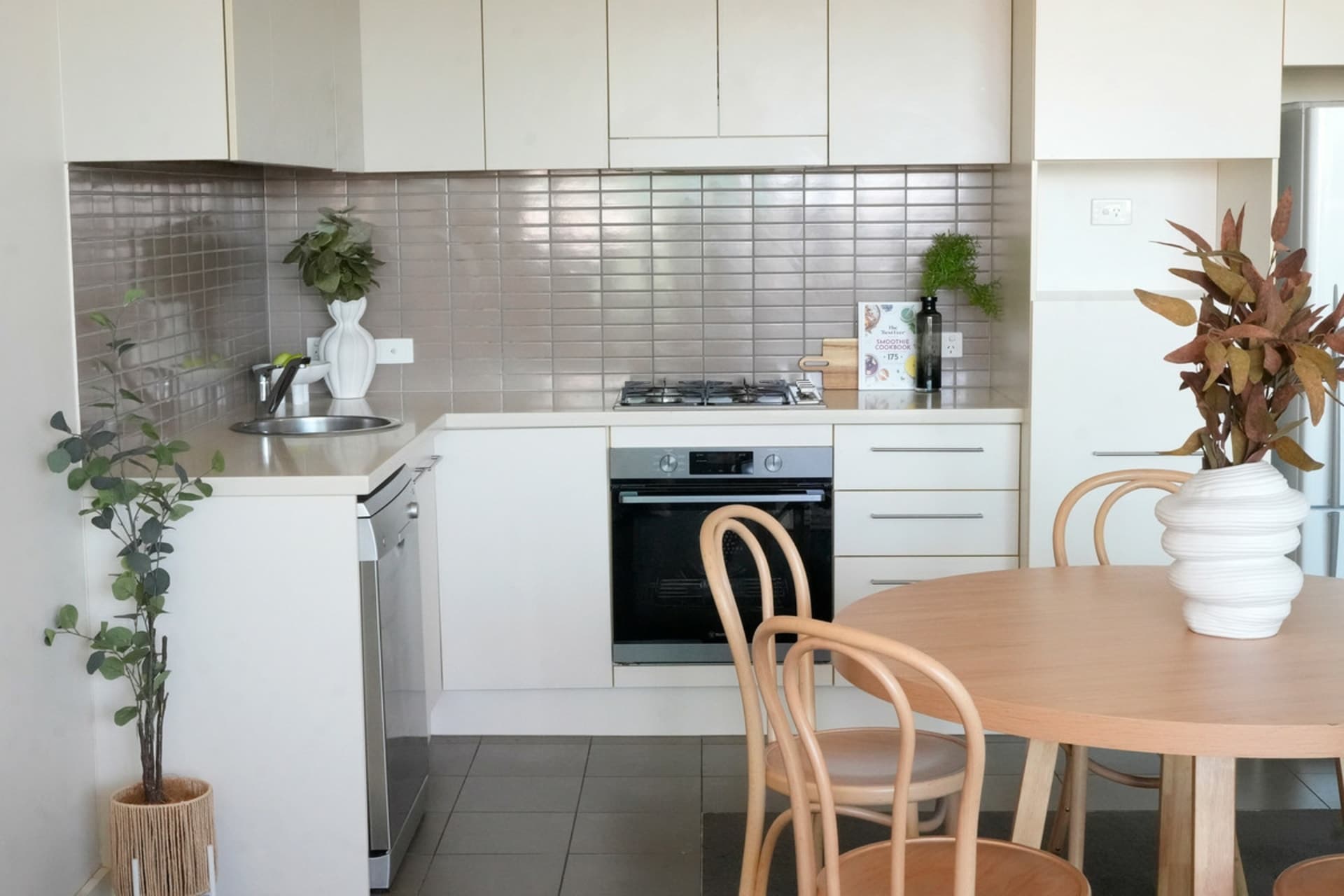 201/1-2 Tarni Court, New Port, New Port - Thumbnail 2