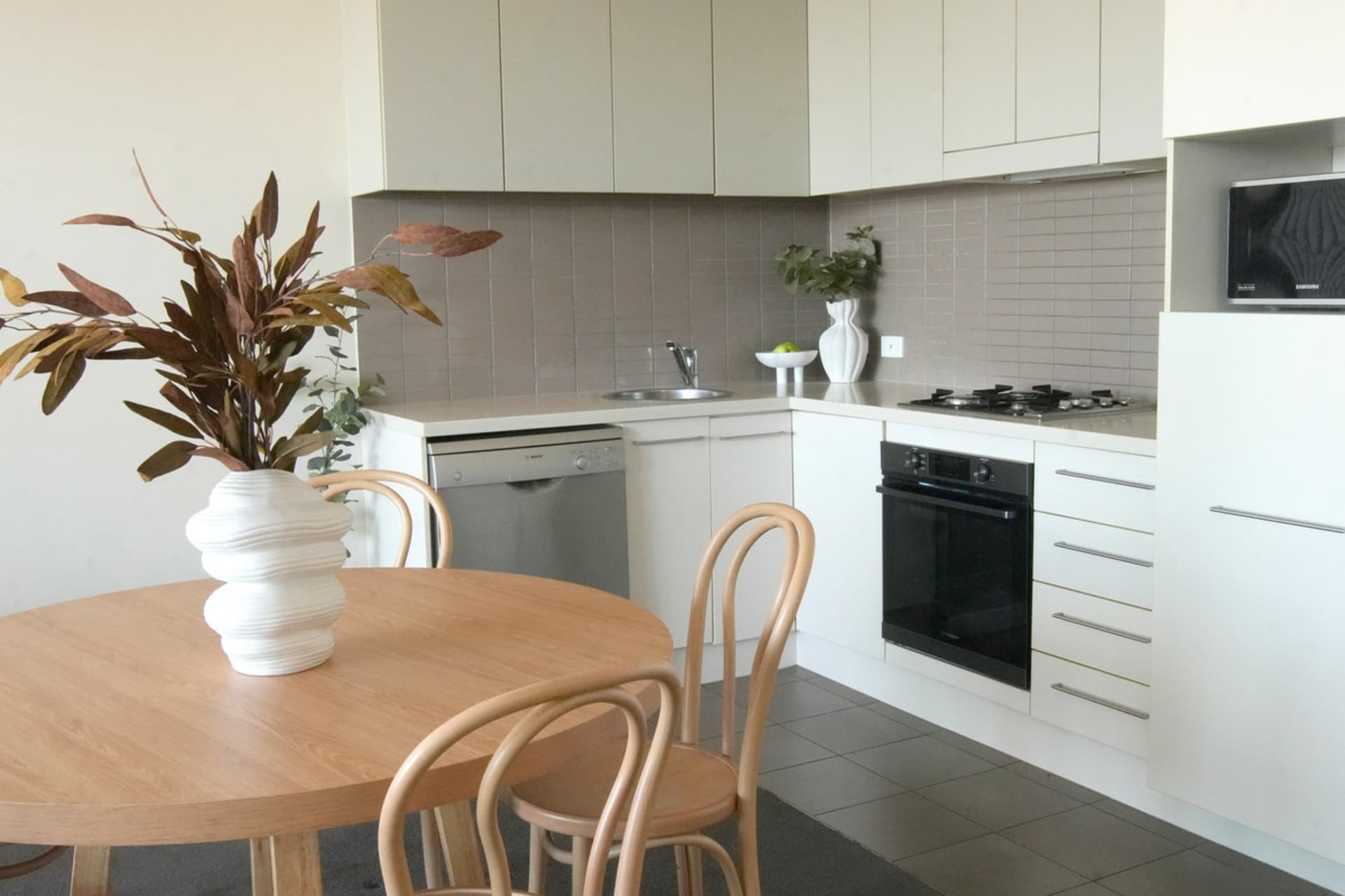 201/1-2 Tarni Court, New Port, New Port - Thumbnail 4