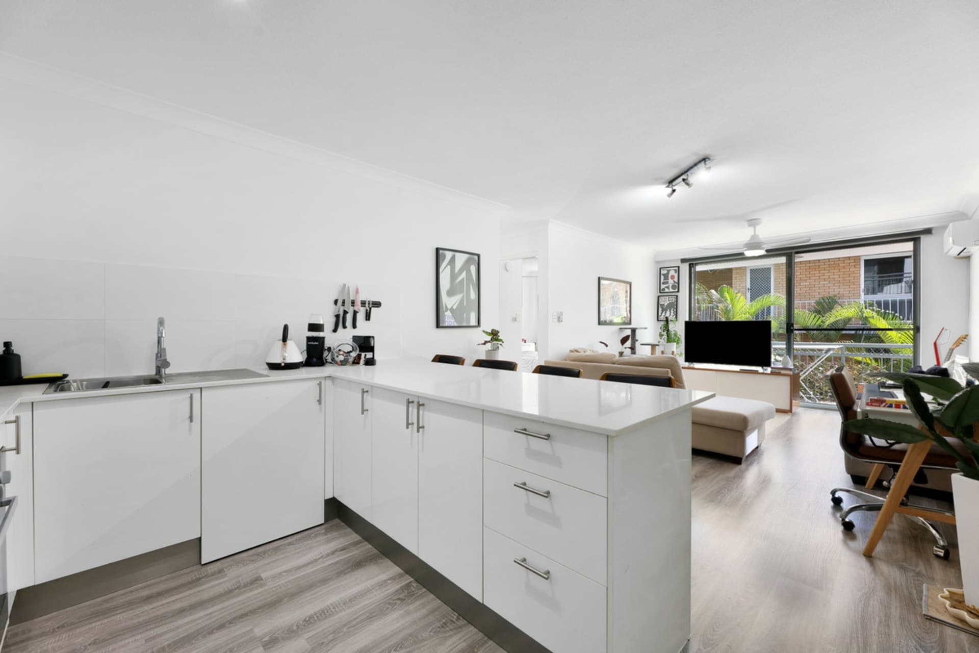 12/10-16 Genoa Street, Surfers Paradise, Surfers Paradise - Thumbnail 3