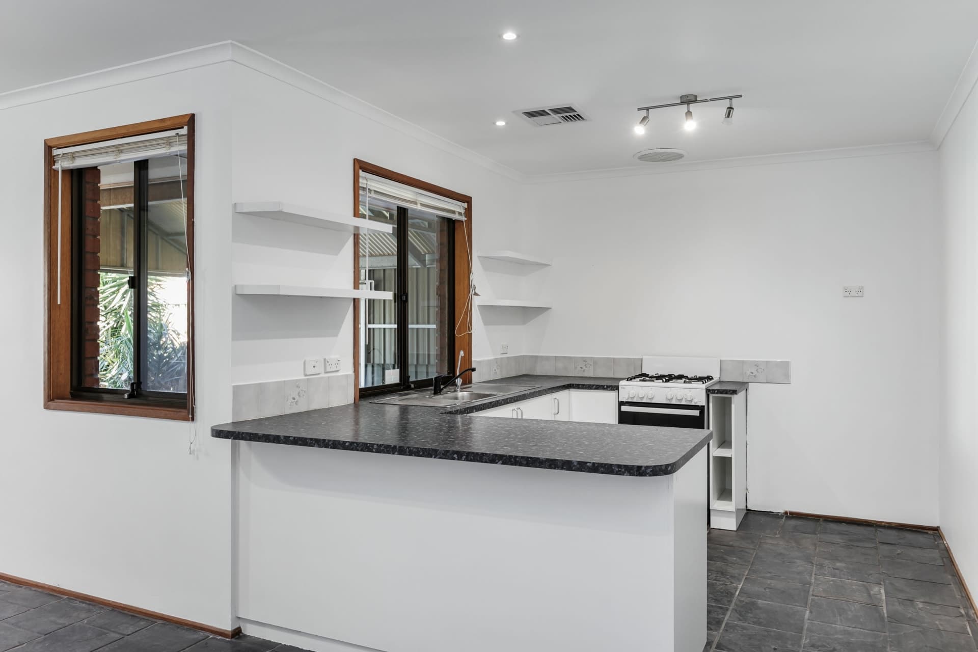 6 Mclean Court, Andrews Farm, Andrews Farm - Thumbnail 4