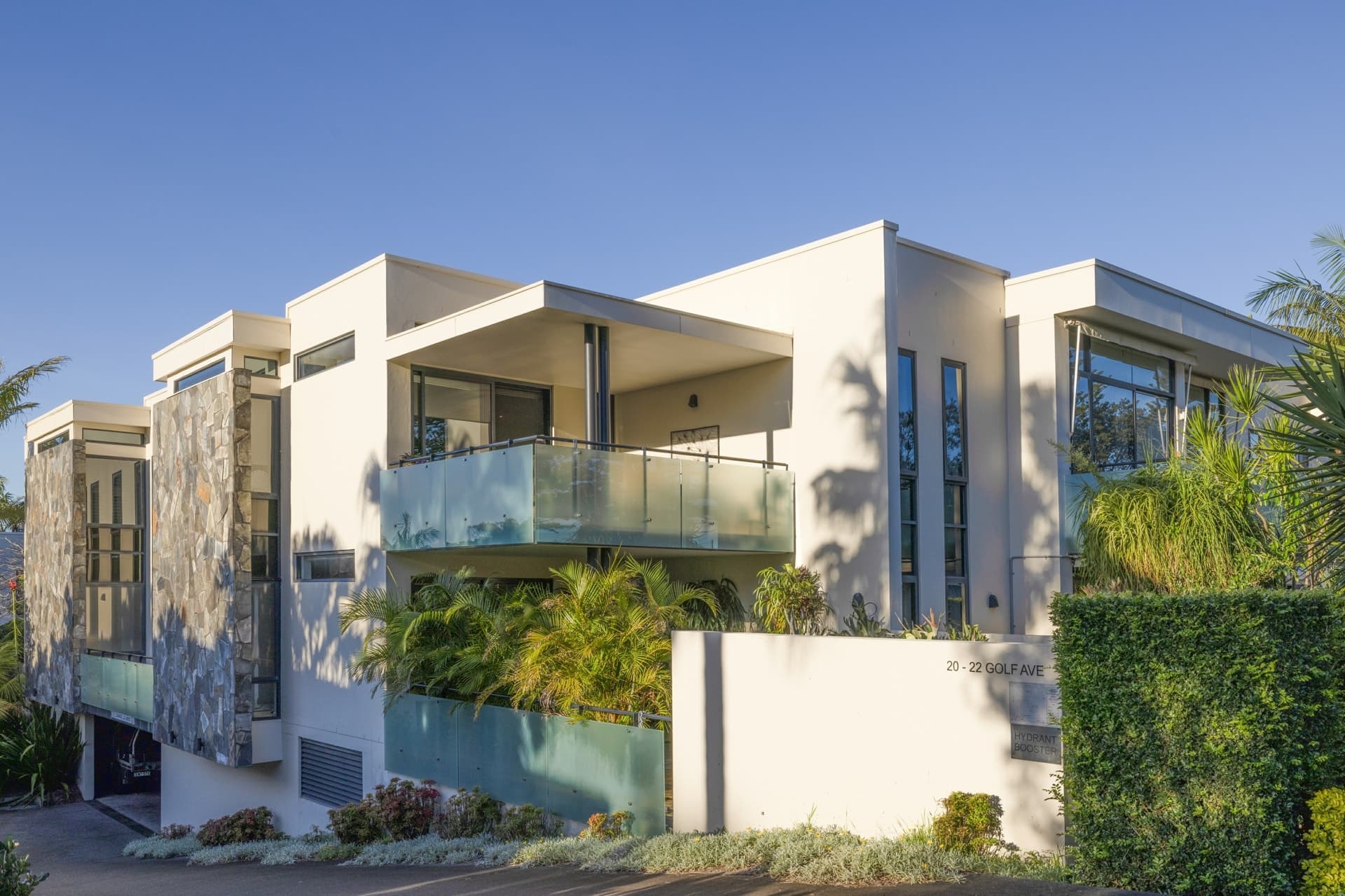 3/20-22 Golf Avenue, Mona Vale, Mona Vale - Image 1