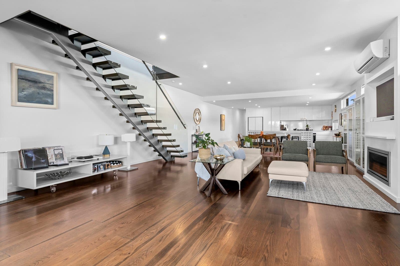 17a Bond Street, Newtown, Newtown - Thumbnail 3