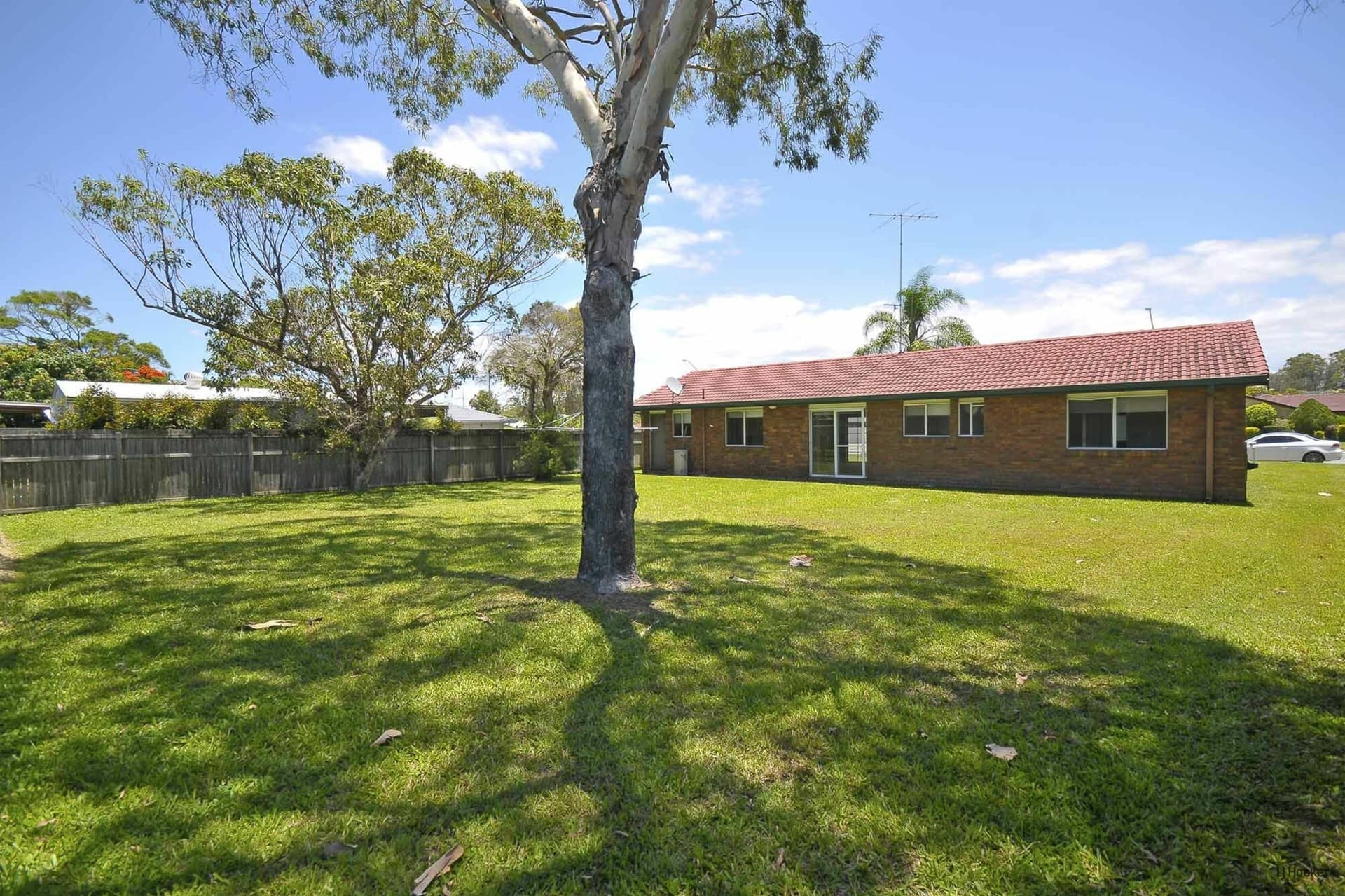 221 Nineteenth Avenue Elanora QLD, Elanora - Thumbnail 3