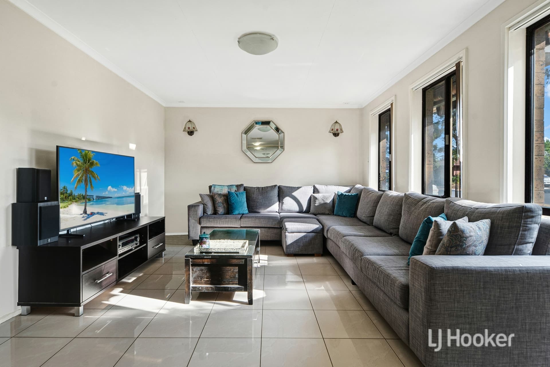 4 Chelmsford Way Melton West VIC, Melton West - Thumbnail 2