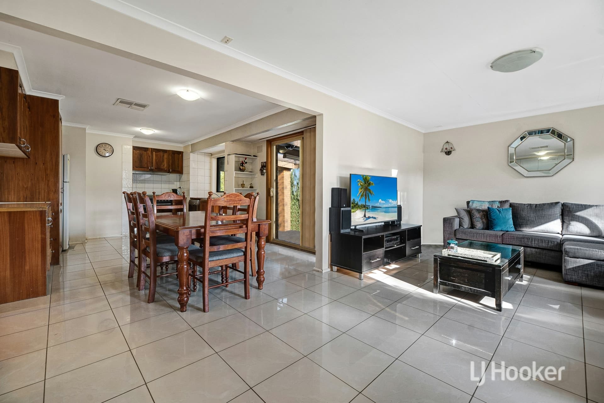 4 Chelmsford Way Melton West VIC, Melton West - Thumbnail 3