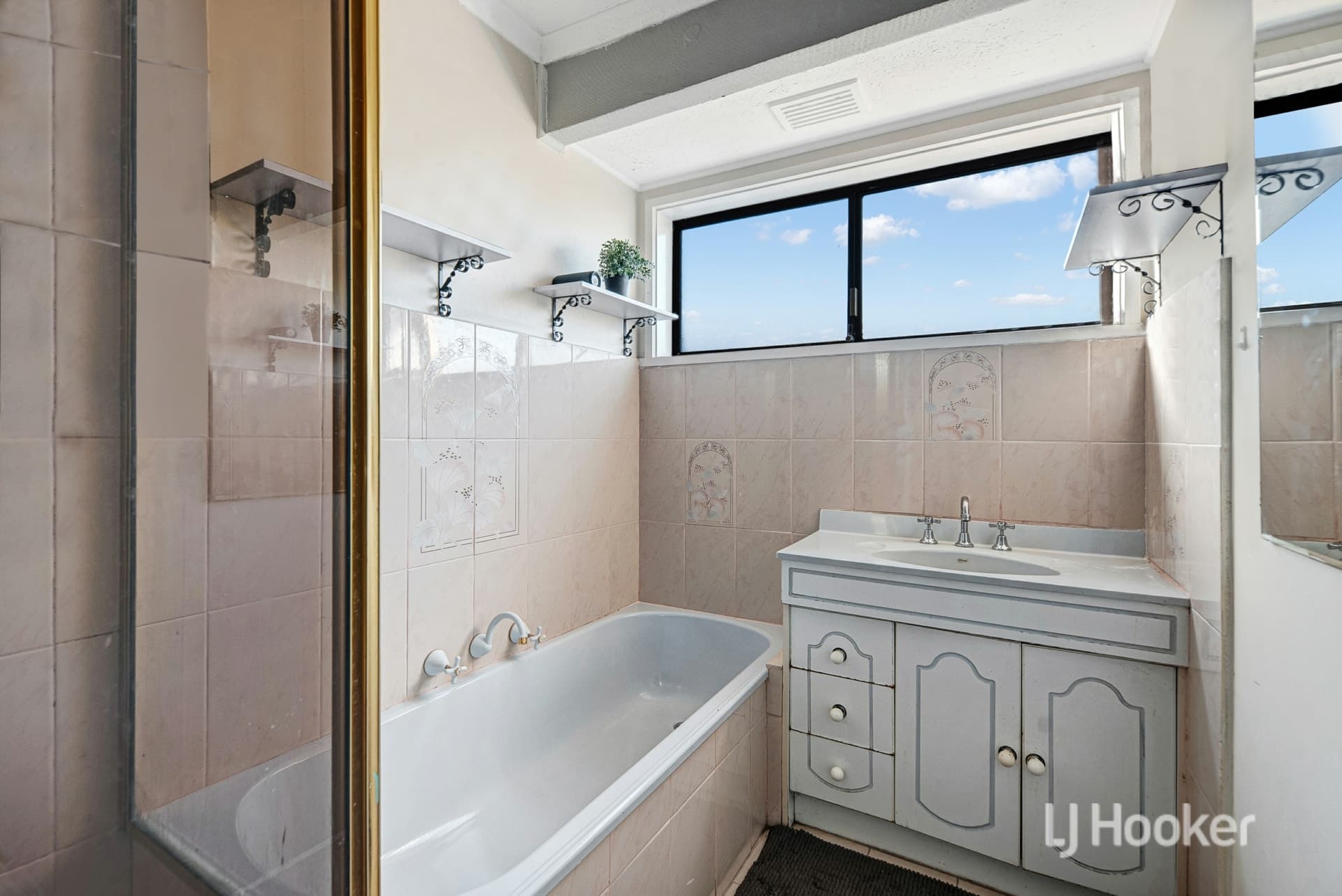 4 Chelmsford Way Melton West VIC, Melton West - Thumbnail 7