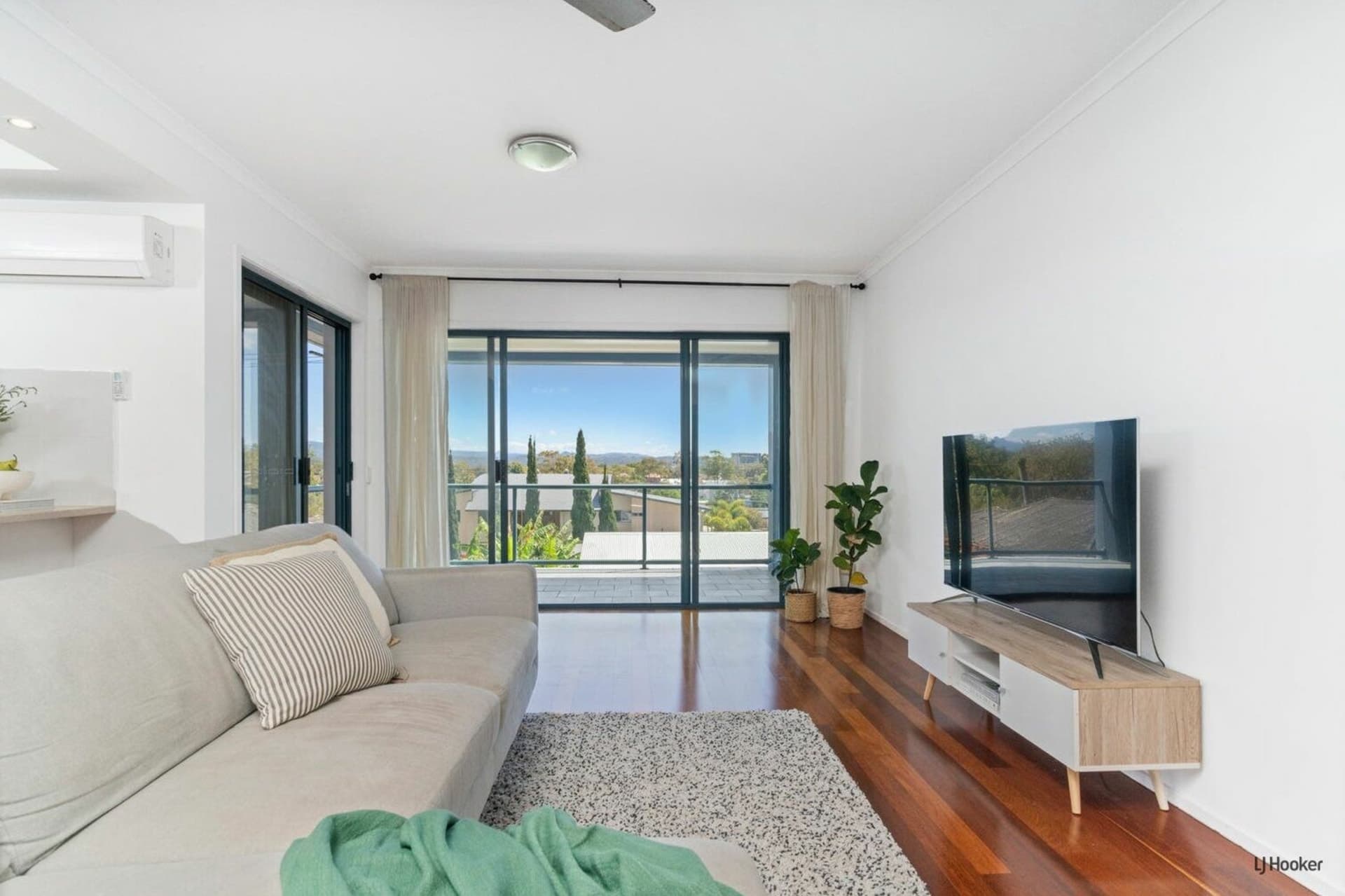 7/7, Coolangatta - Image 1