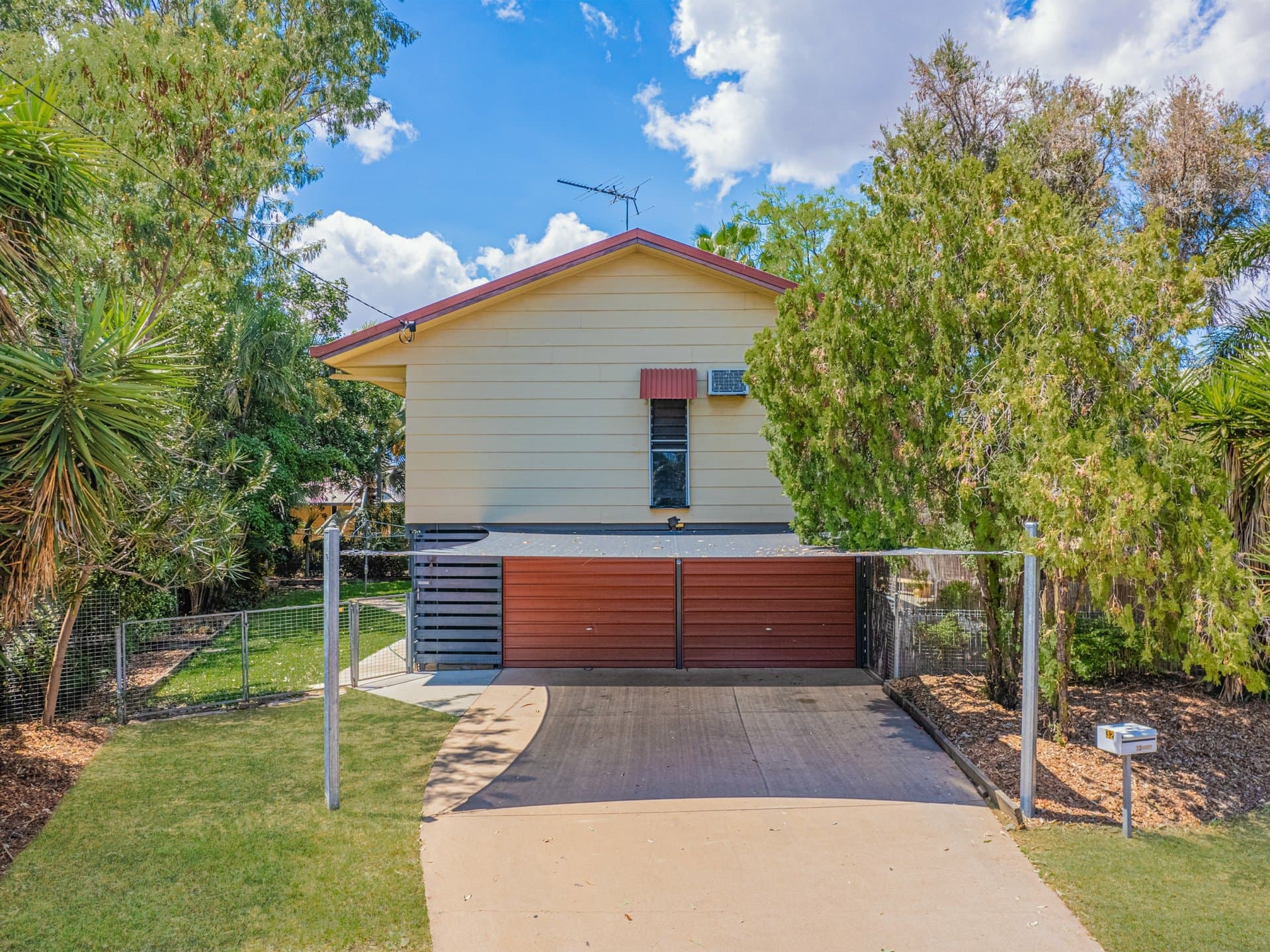 32 Colleen Ave Emerald QLD, Emerald - Thumbnail 2