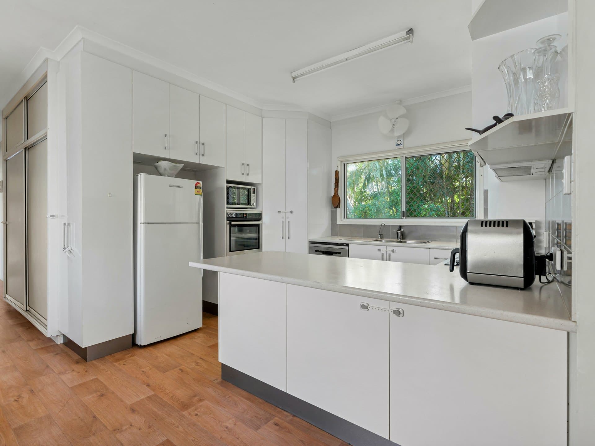 32 Colleen Ave Emerald QLD, Emerald - Thumbnail 4