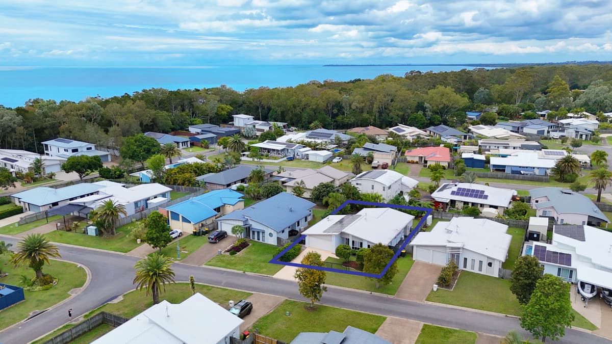 10 Wave Court, Toogoom QLD, Toogoom - Thumbnail 2