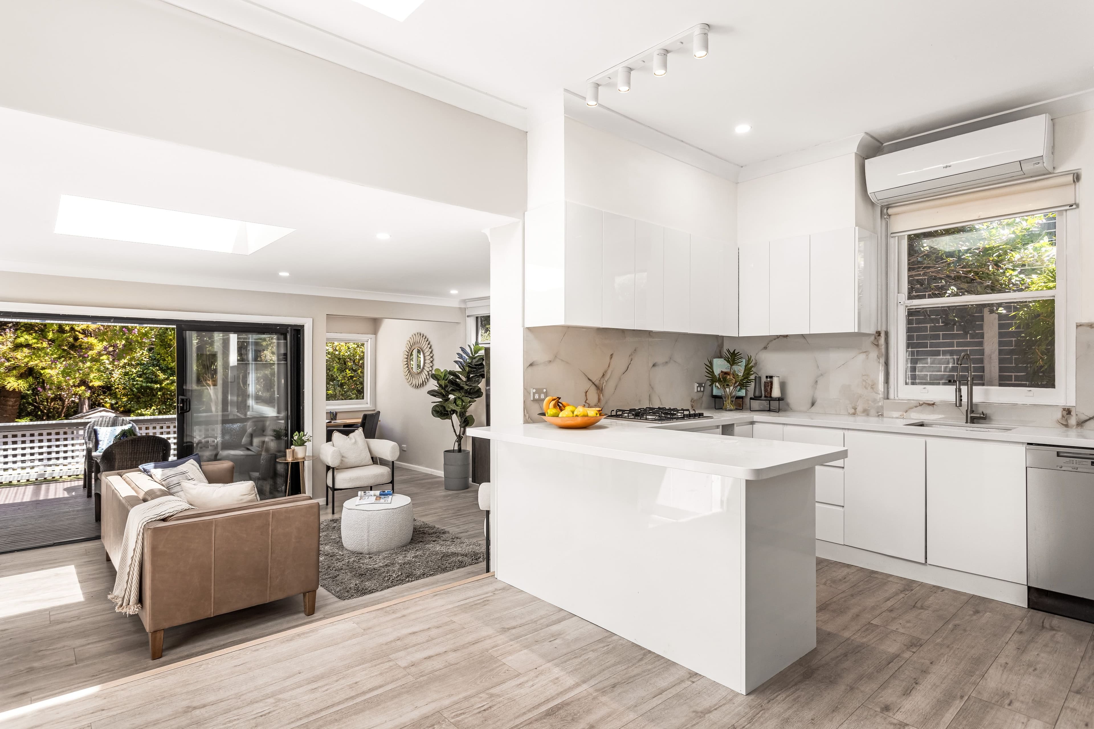 14 Sugarloaf Crescent, Castlecrag NSW 2068, Castlecrag - Thumbnail 2