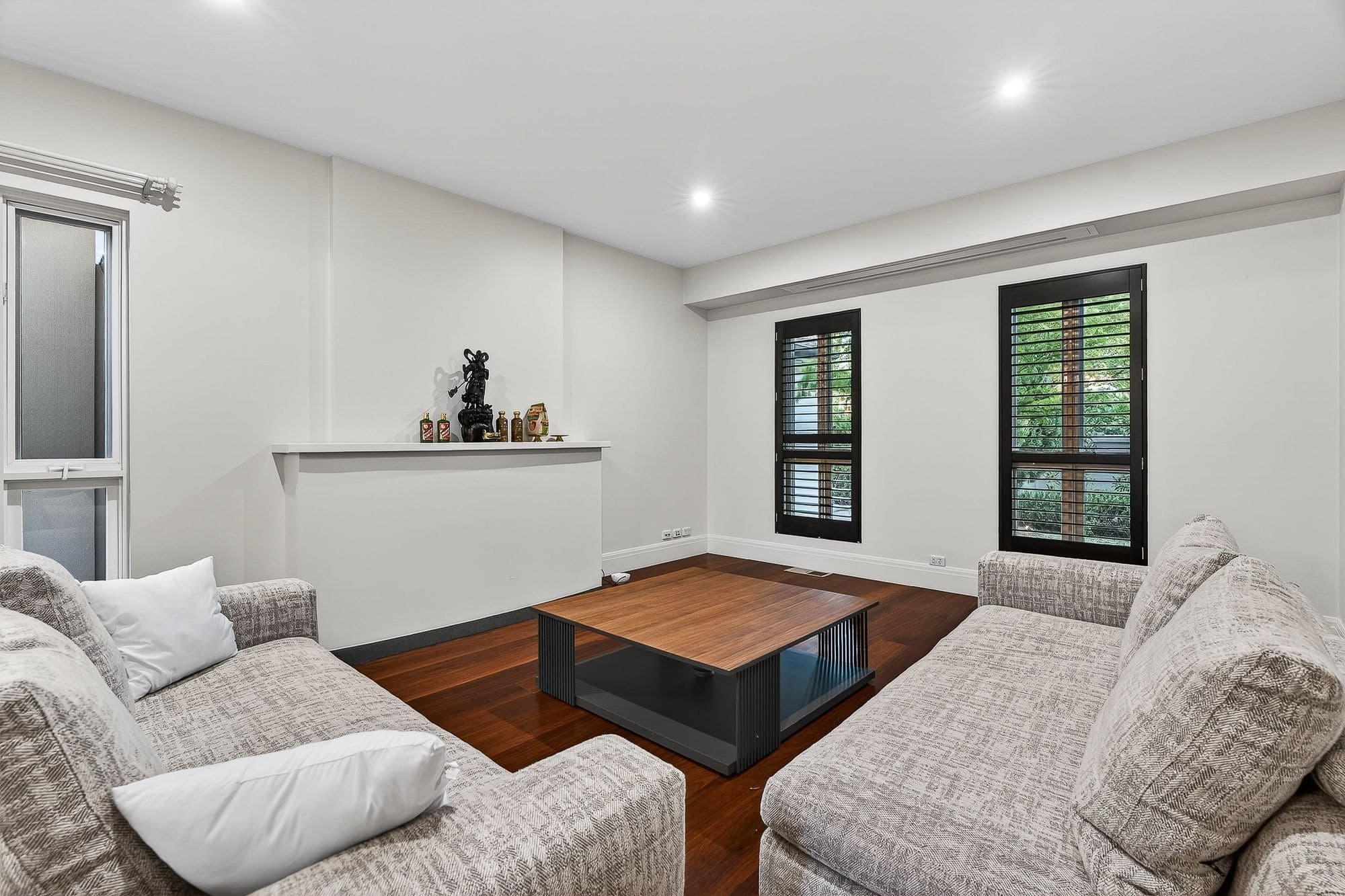 21 Menzies Avenue, Brighton VIC 3186, Brighton - Thumbnail 2
