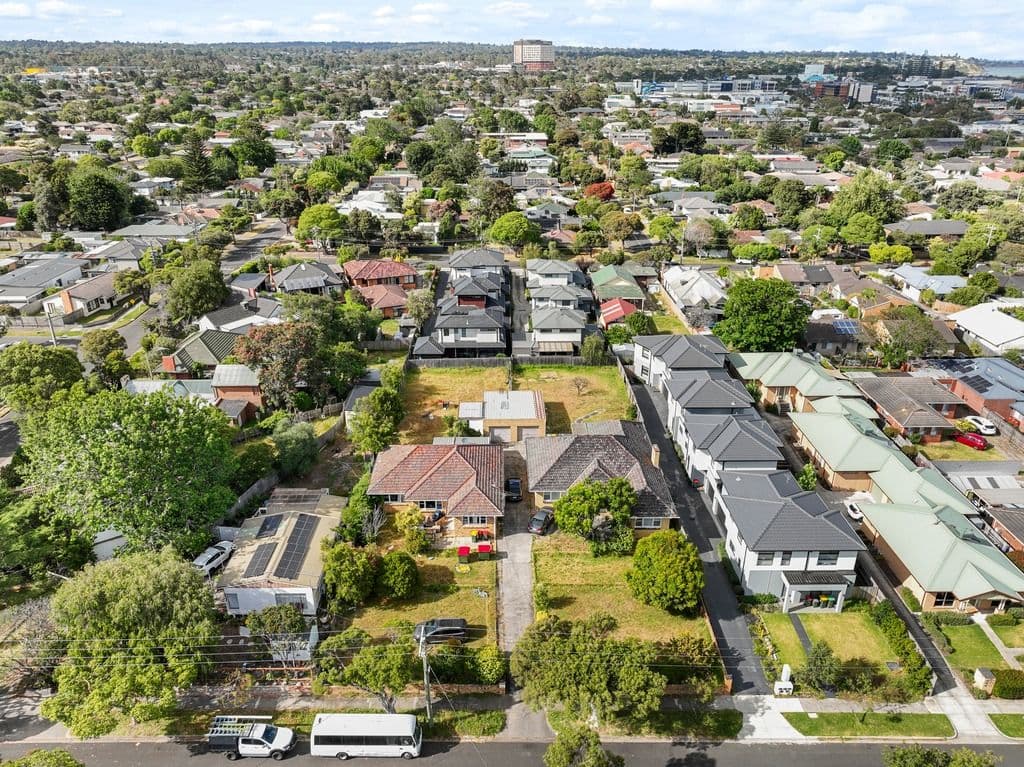 28 & 30 Cricklewood Avenue, Frankston VIC 3199, Frankston - Thumbnail 6