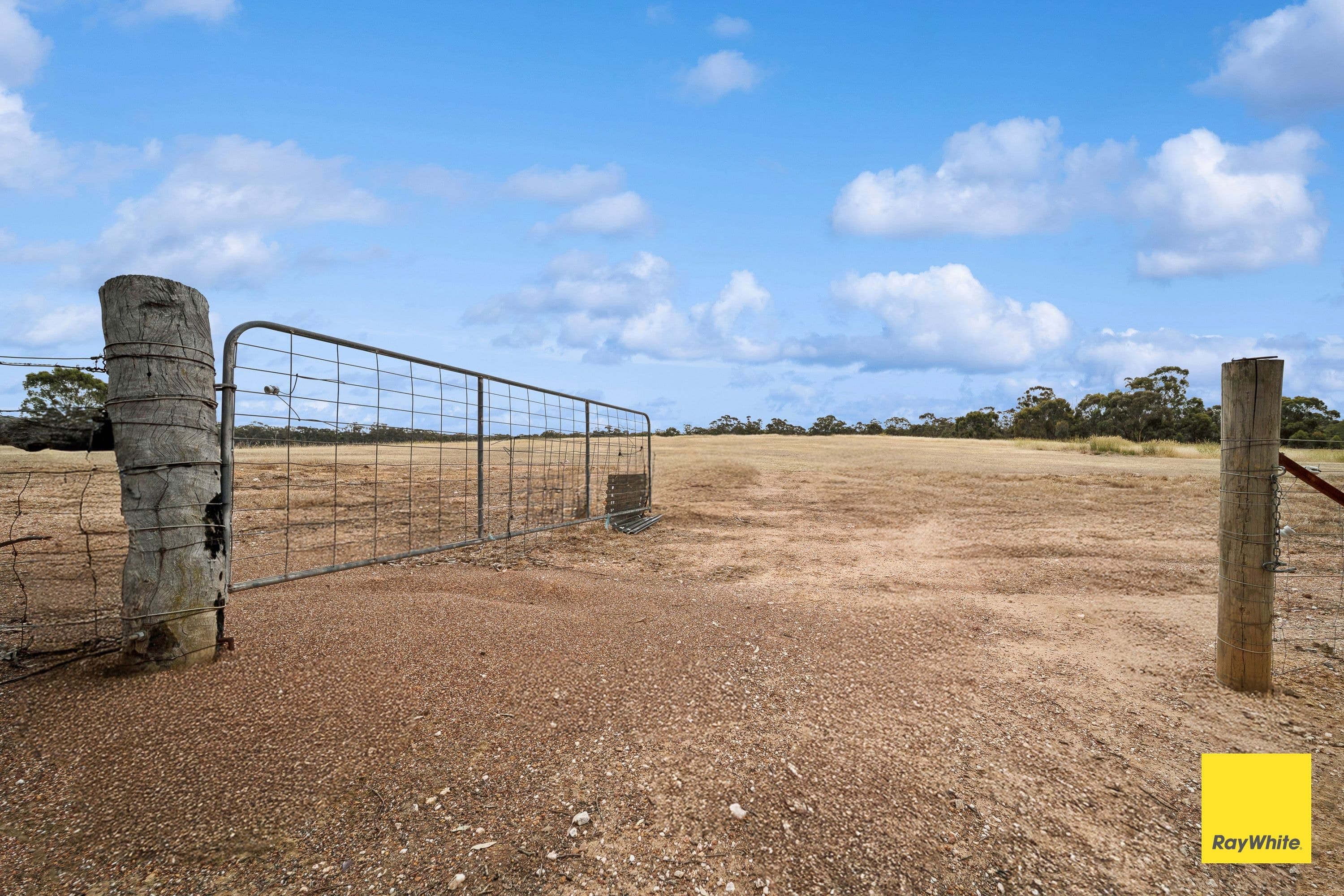 7064 Pyrenees Highway, Avoca VIC 3467, Avoca - Thumbnail 2