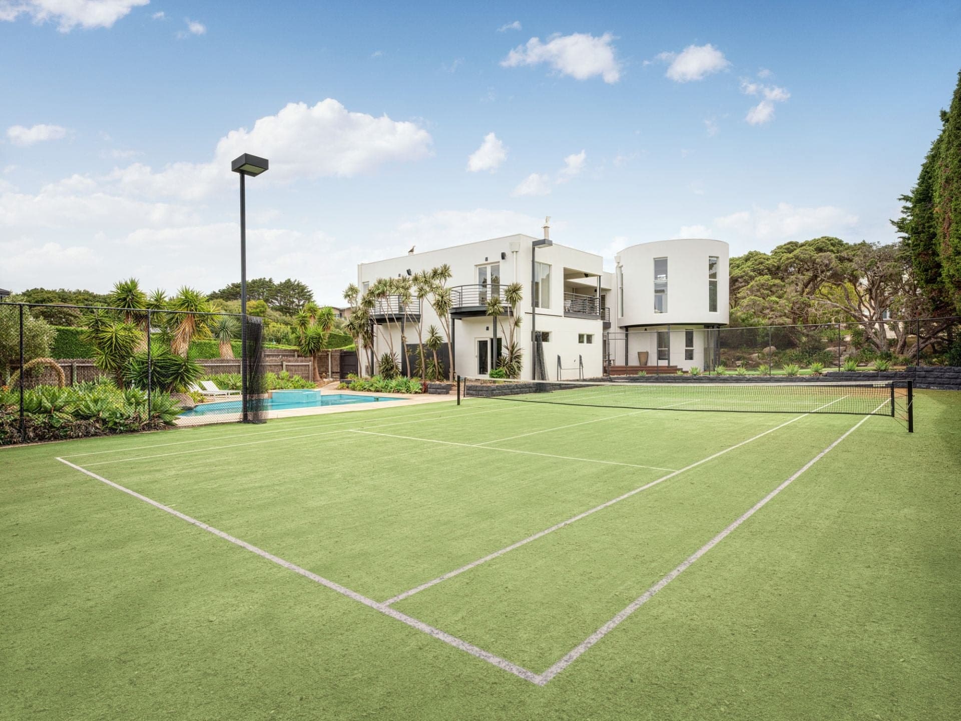 2 Clovelly Court, Portsea, Portsea - Thumbnail 2
