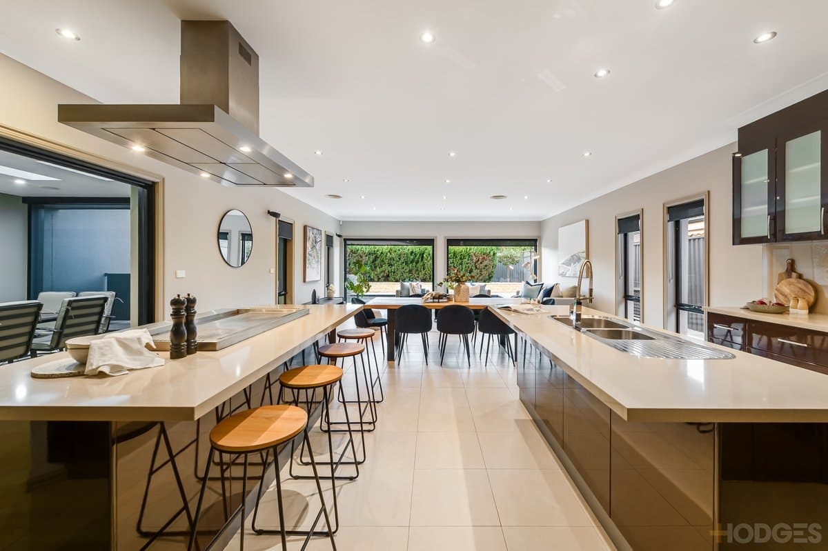 7 Glenmaggie Place, Manor Lakes, VIC, 3024, Manor Lakes - Thumbnail 3
