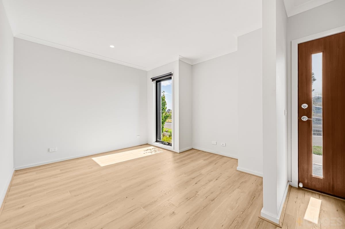 35 Mornington Avenue, Tarneit, VIC, 3029, Tarneit - Thumbnail 2