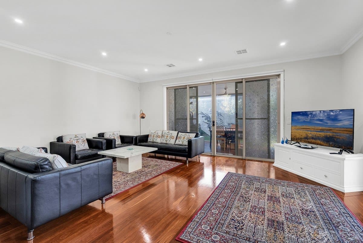 89b Nepean Highway, Mentone, VIC, 3194, Mentone - Thumbnail 2