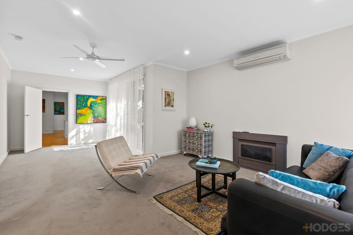 1 / 43 Cromer Road, Beaumaris, VIC, 3193, Beaumaris - Thumbnail 2