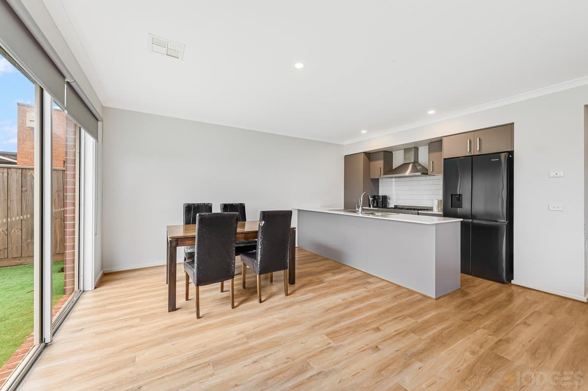 15 Gillespie Avenue, Werribee, VIC, 3030, Werribee - Thumbnail 4