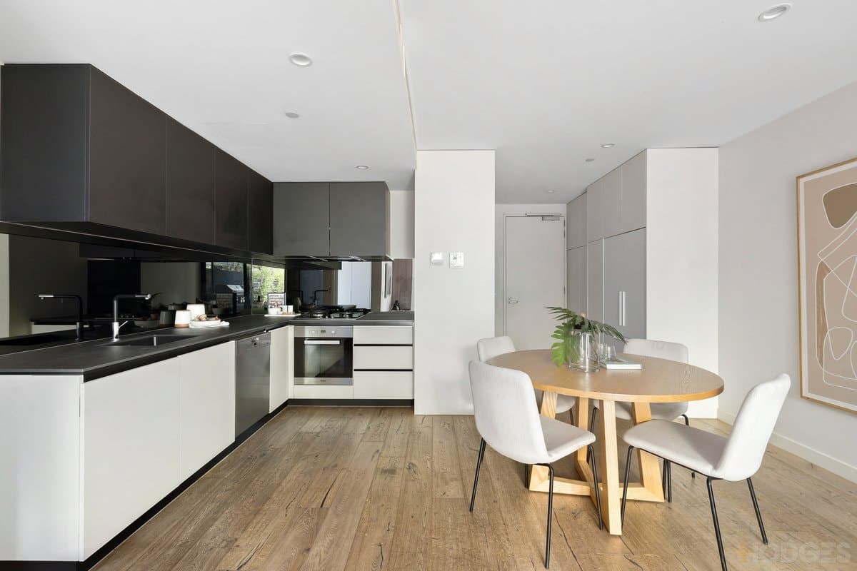 2 / 15 Cromwell Road, South Yarra, VIC, 3141, South Yarra - Thumbnail 3