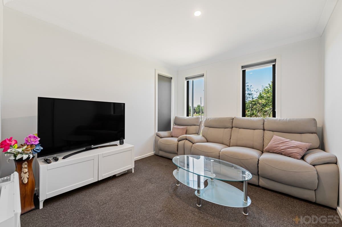 58 Newmarket Road, Werribee, VIC, 3030, Werribee - Thumbnail 2