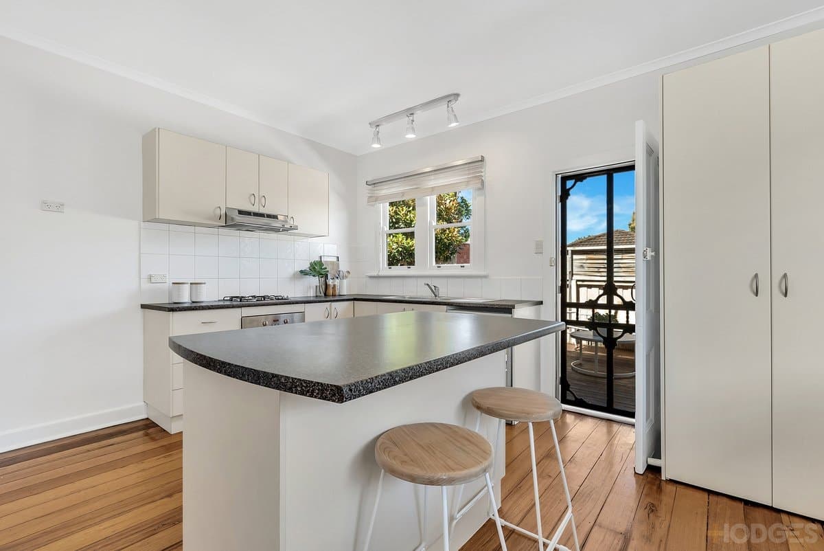 10 Lorraine Street, Cheltenham, VIC, 3192, Cheltenham - Thumbnail 3