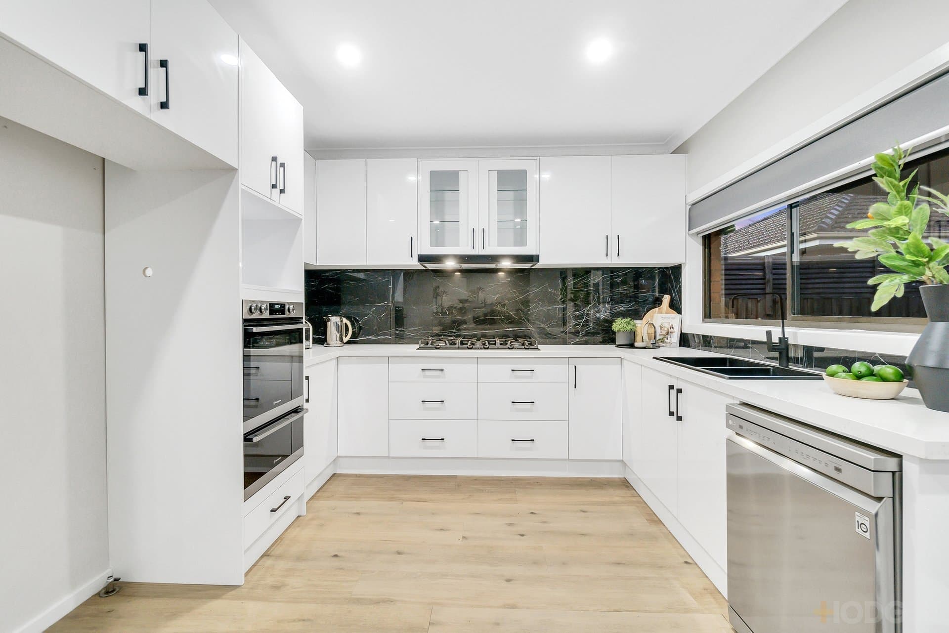 2 / 20 Riviera Street, Mentone, VIC, 3194, Mentone - Thumbnail 3