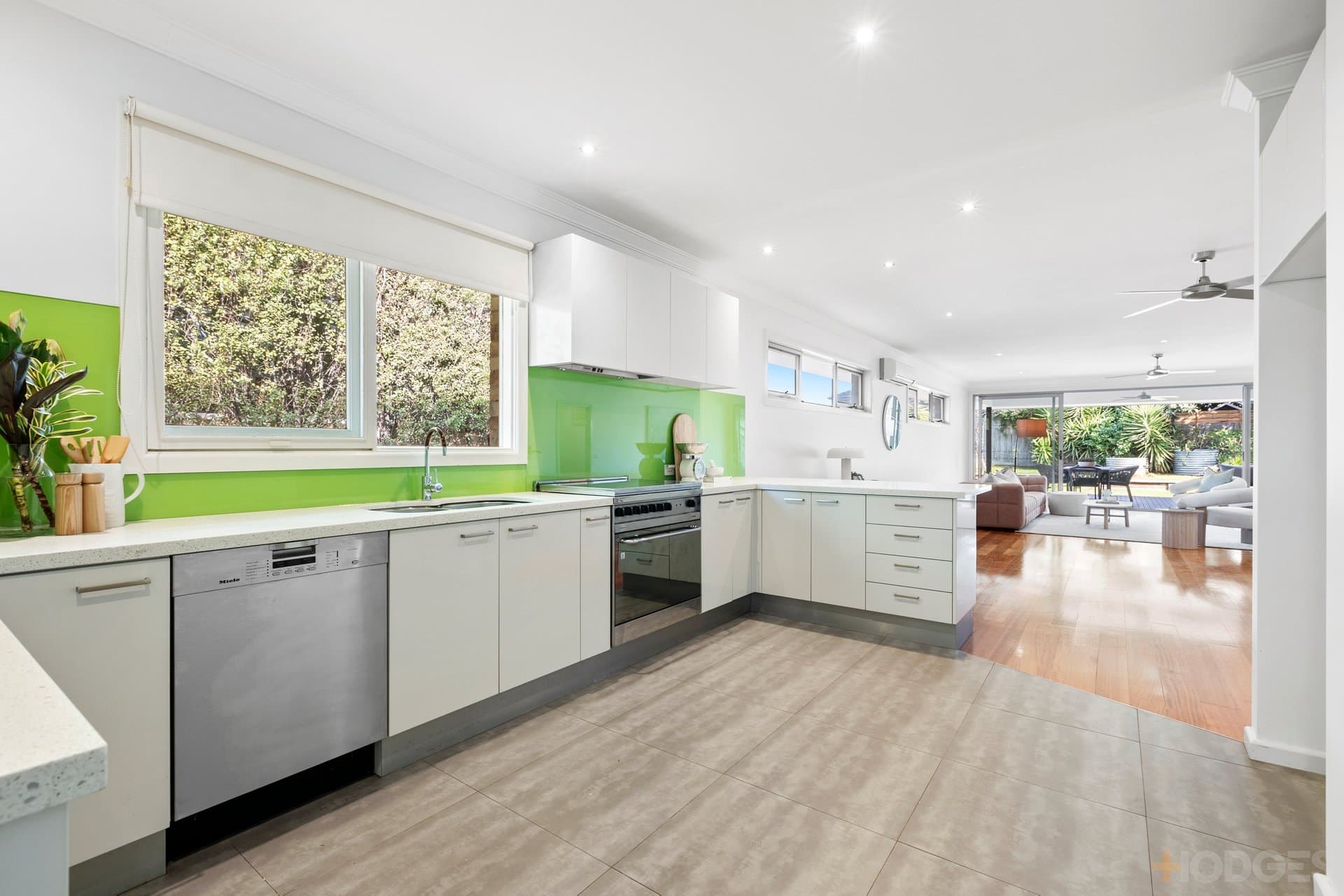 10 Mount View Avenue, Parkdale, VIC, 3195, Parkdale - Thumbnail 3