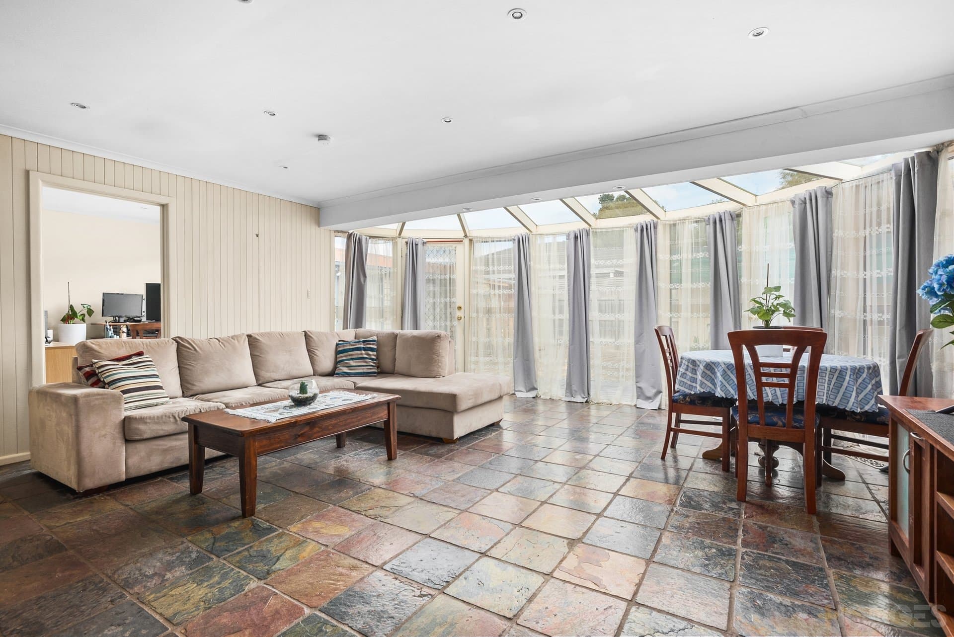 4 Tuck Street, Cheltenham, VIC, 3192, Cheltenham - Thumbnail 2