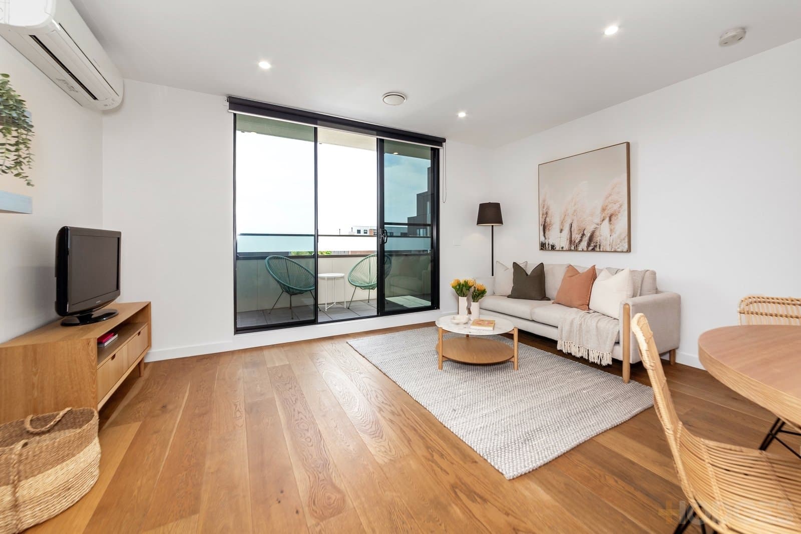 302 / 81 Warrigal Road, Mentone, VIC, 3194, Mentone - Thumbnail 2