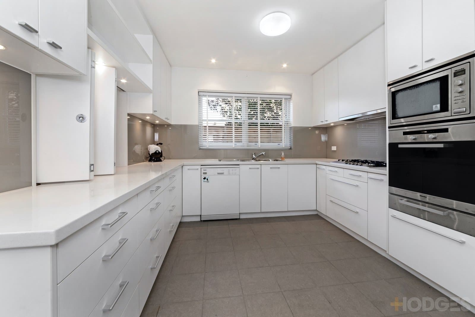9 Ebden Avenue, Black Rock, VIC, 3193, Black Rock - Thumbnail 3
