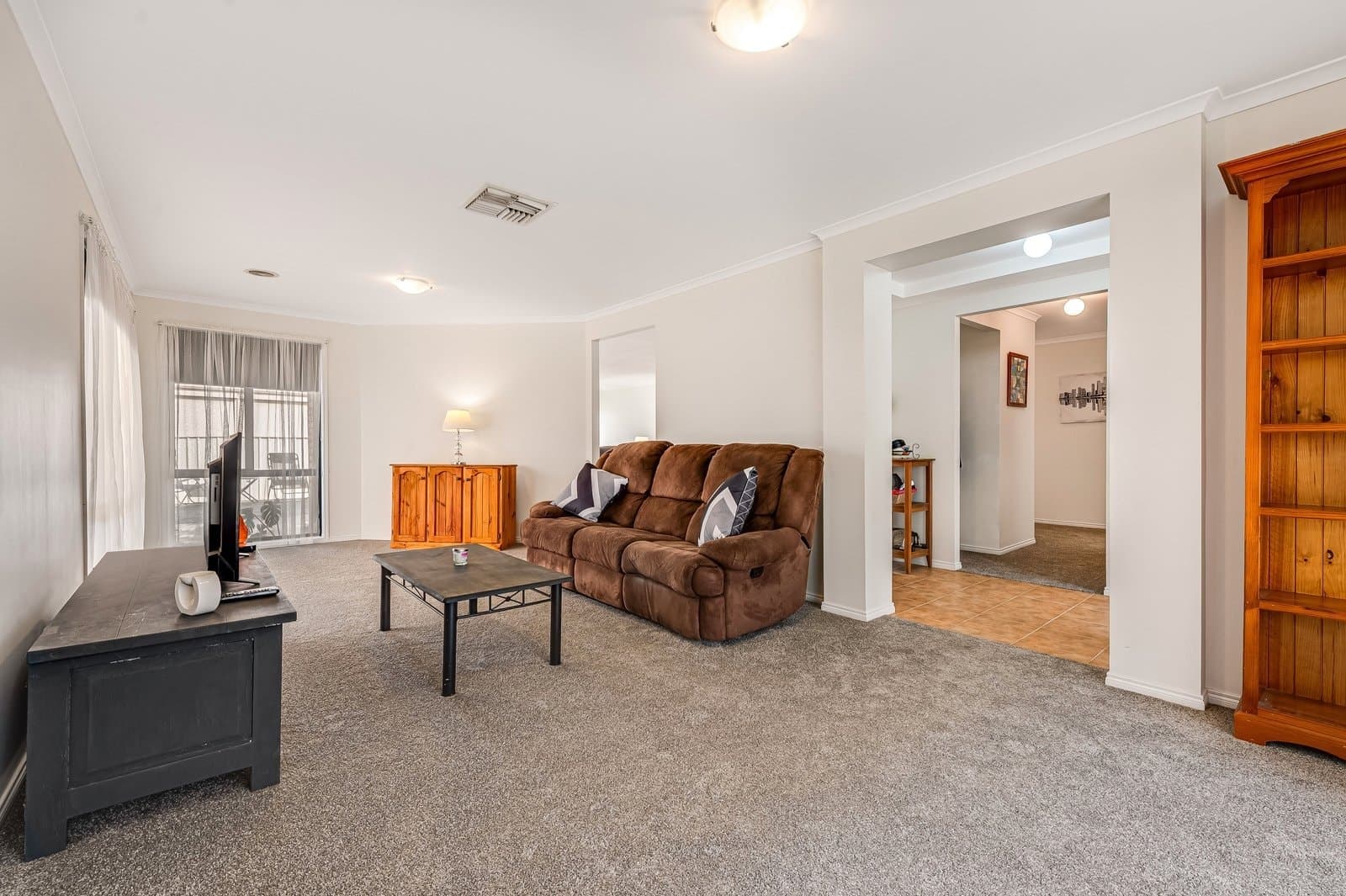 9 Chesterton Avenue, Tarneit, VIC, 3029, Tarneit - Thumbnail 2