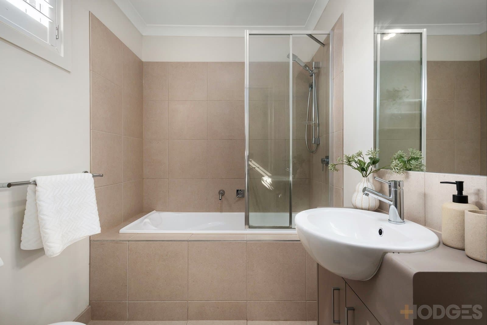 2 / 10 Hayden Crescent, Albion, VIC, 3020, Albion - Thumbnail 3