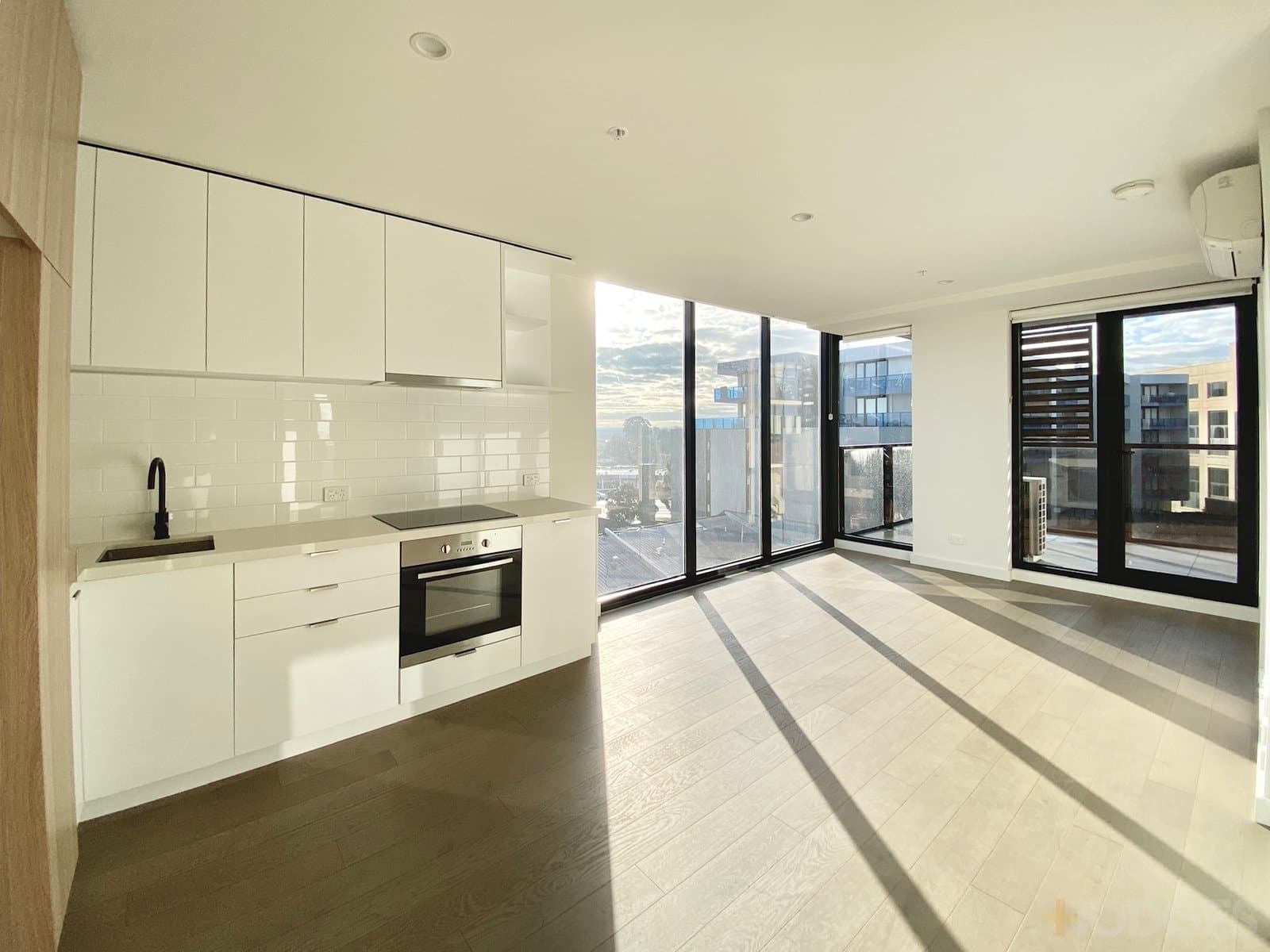 613 / 2-6 Railway Road, Cheltenham, VIC, 3192, Cheltenham - Thumbnail 2
