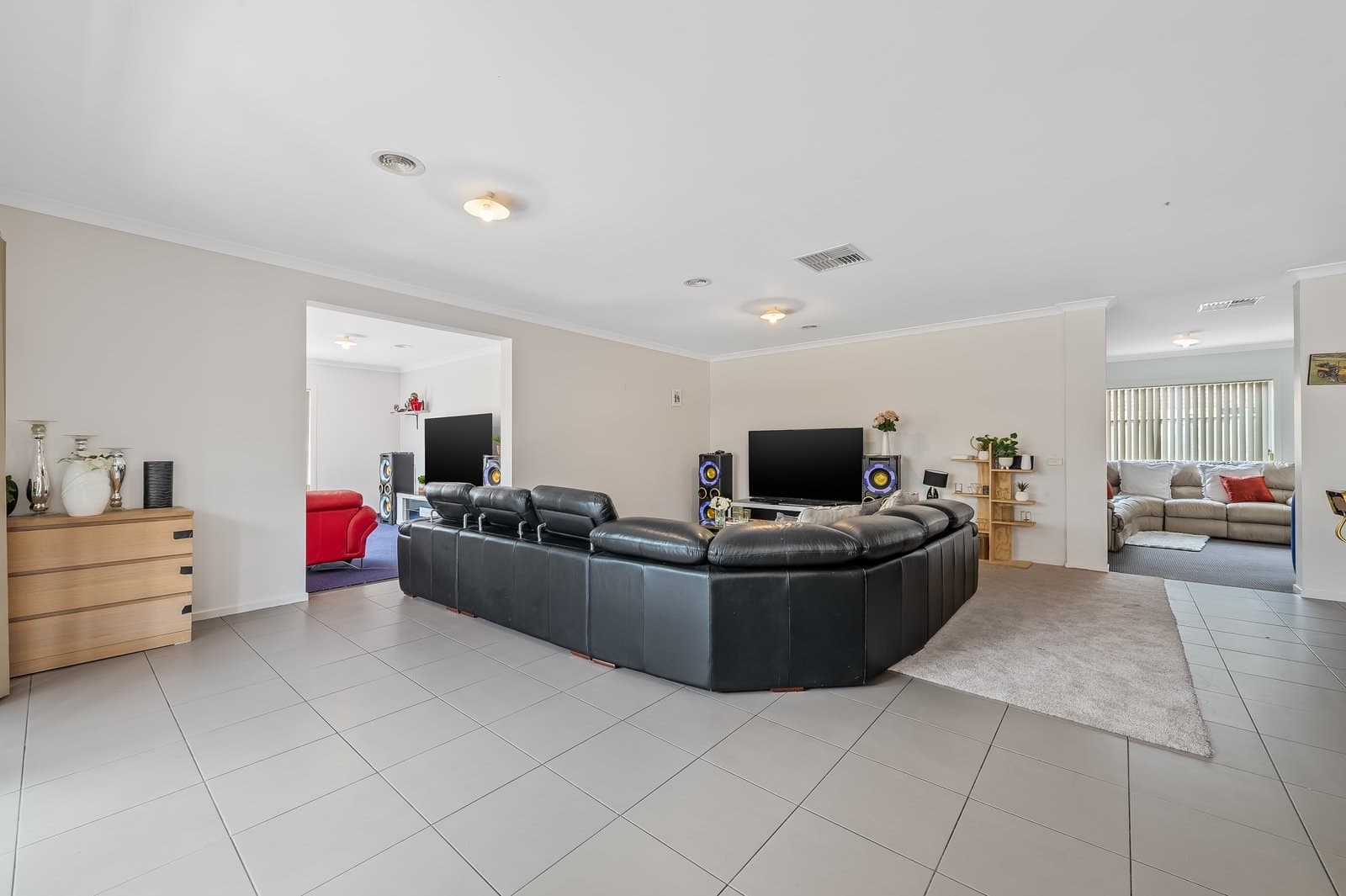 13 Rowan Avenue, Williams Landing, VIC, 3027, Williams Landing - Thumbnail 2