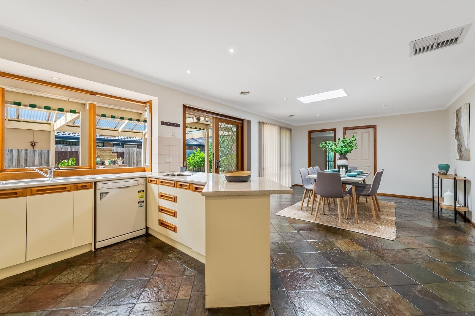 77 Dowling Avenue, Hoppers Crossing, VIC, 3029, Hoppers Crossing - Thumbnail 5