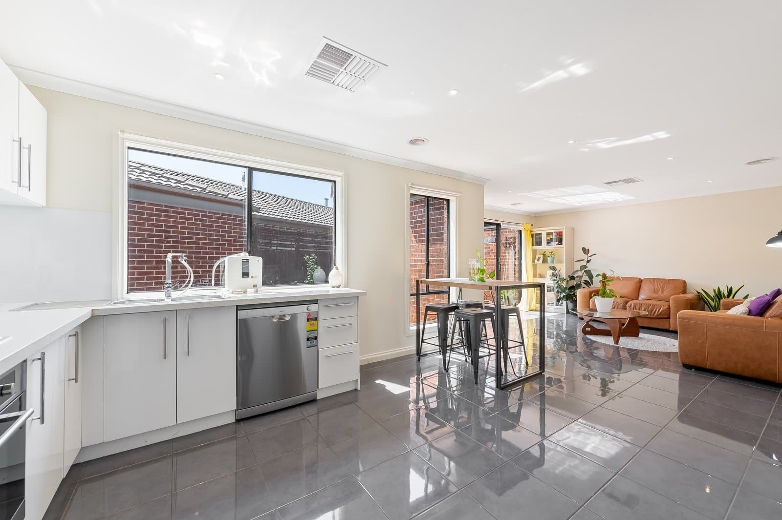 1 / 16 Mermaid Crescent, Wyndham Vale, VIC, 3024, Wyndham Vale - Thumbnail 4
