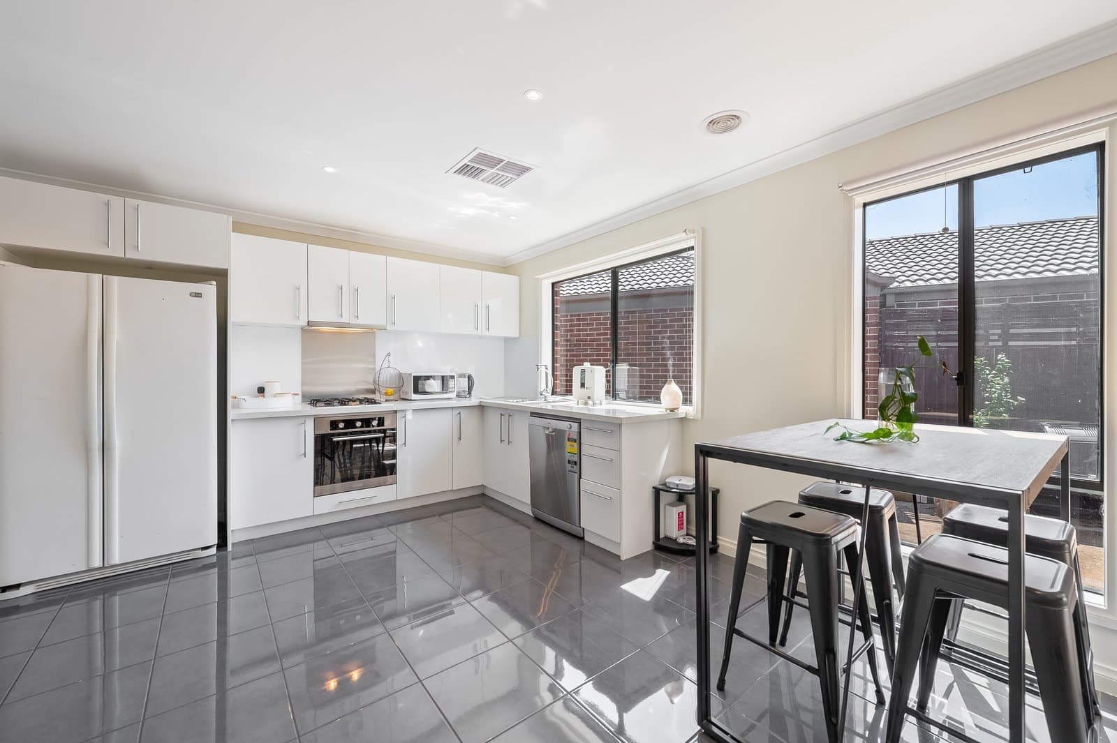 1 / 16 Mermaid Crescent, Wyndham Vale, VIC, 3024, Wyndham Vale - Thumbnail 5